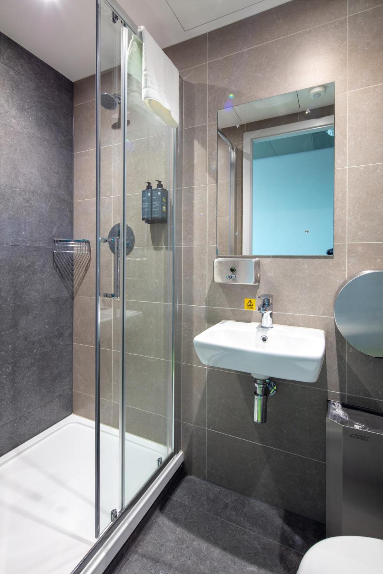 Clink I Lar Hostel Дъблин Екстериор снимка