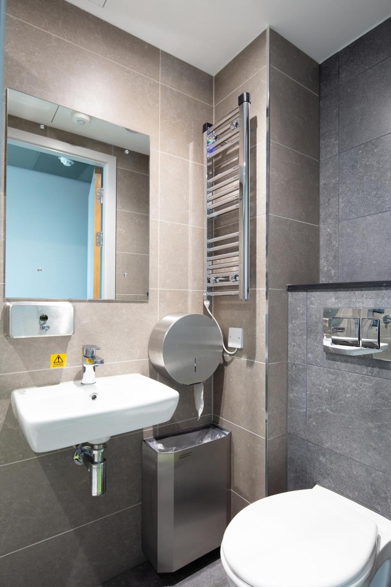 Clink I Lar Hostel Дъблин Екстериор снимка