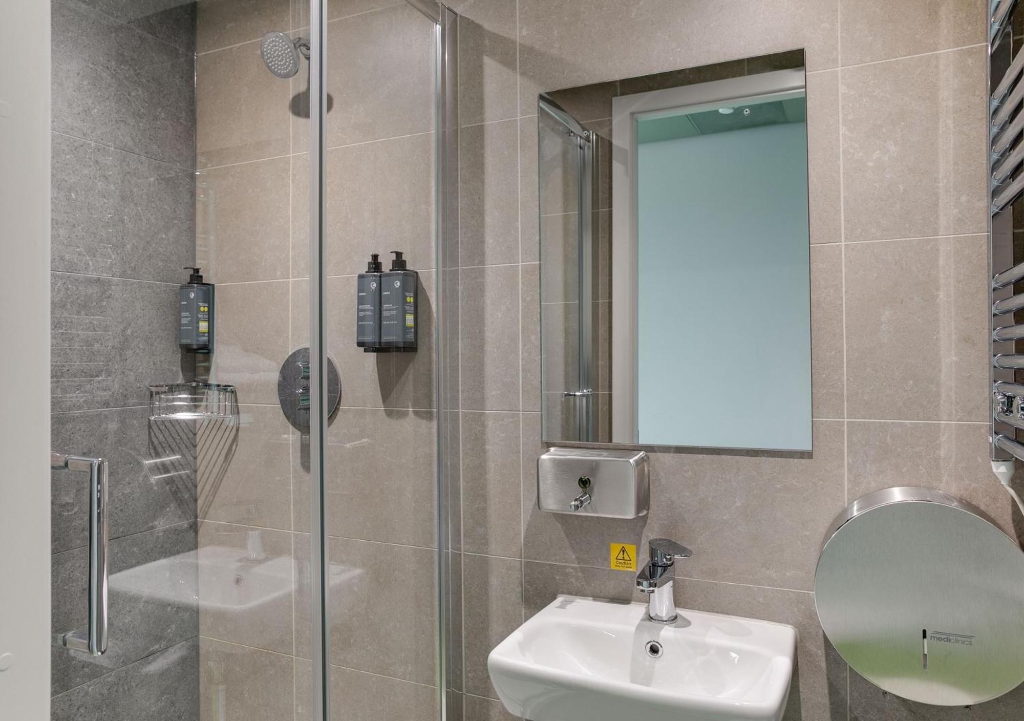 Clink I Lar Hostel Дъблин Екстериор снимка