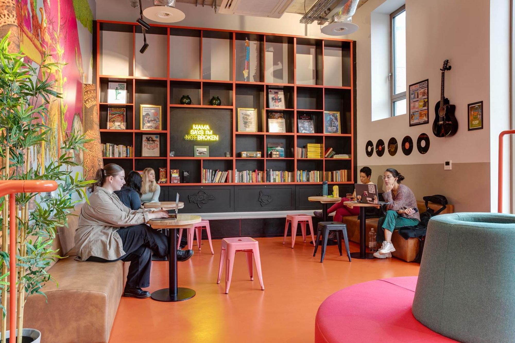 Clink I Lar Hostel Дъблин Екстериор снимка
